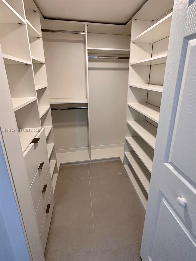 Building Photo - 2640 S University Dr