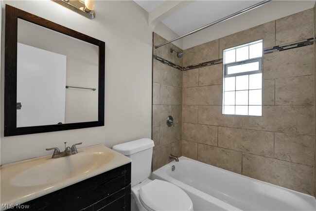 Building Photo - 15705 Maplewood Ave