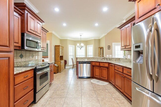 Building Photo - Spacious 4-Bedroom, 3-Bath Home with Large Screened-In Porch & Modern Features in Hahira, GA