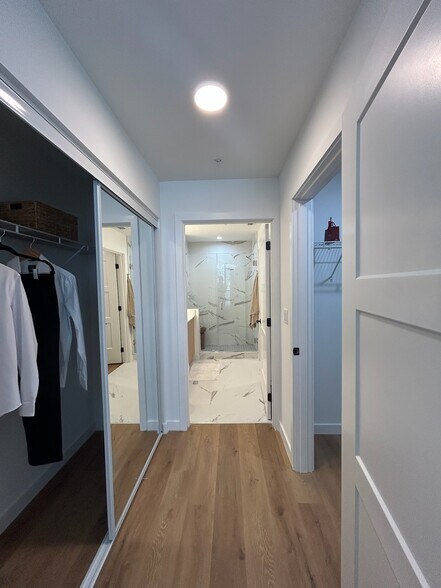 Building Photo - 1625 NE 124th St