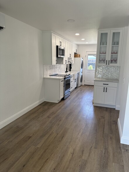 Newly remodeled kitchen - 10152 Ascot Cir