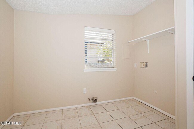 Building Photo - 4871 Los Reales Dr