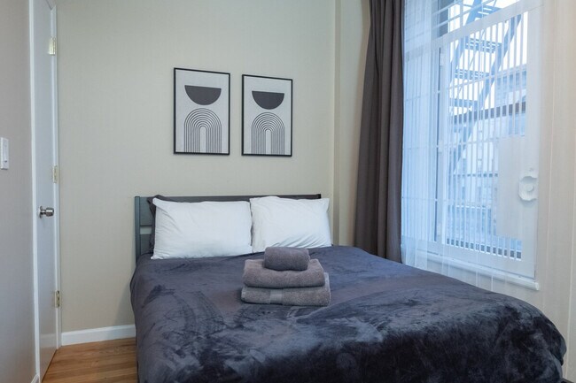 Building Photo - 230 W 113th St