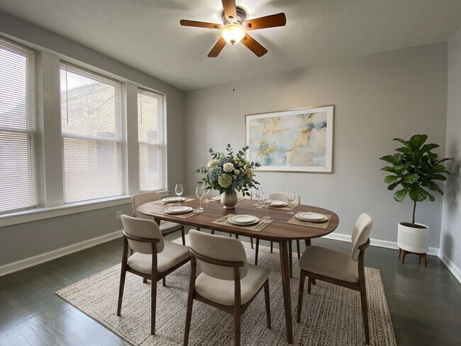 Interior Photo - 906 Montrose