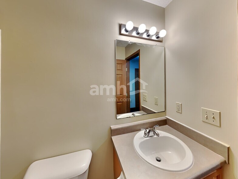 Building Photo - 7660 Farm Hill Dr