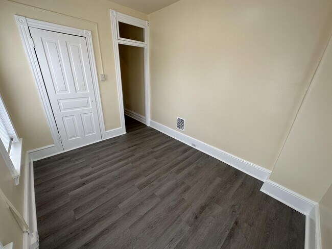 Building Photo - 739 Lincoln St