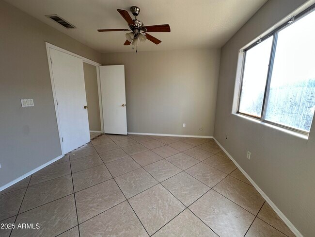 Building Photo - 10971 W Rio Vista Ln