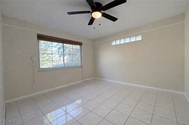 Building Photo - 1010 SE 43rd Terrace