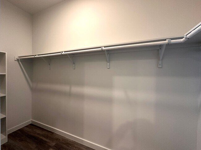 Building Photo - Modern Gated Community, Top Floor Unit with a large balcony, 2 Bedrooms 1.5 Baths Condo for Rent ...