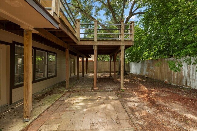 Building Photo - Remodeled 3-Bed Home with Office & Deck in...