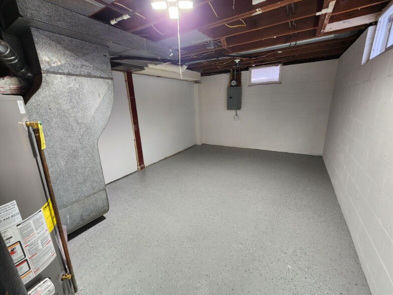 Building Photo - 2049 34th St