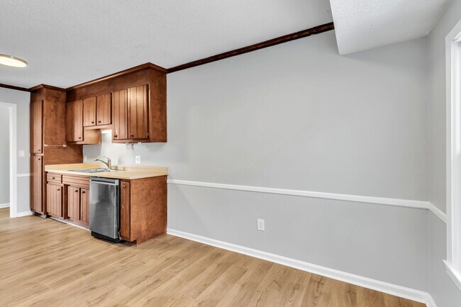 Building Photo - 204 Hattie Rd