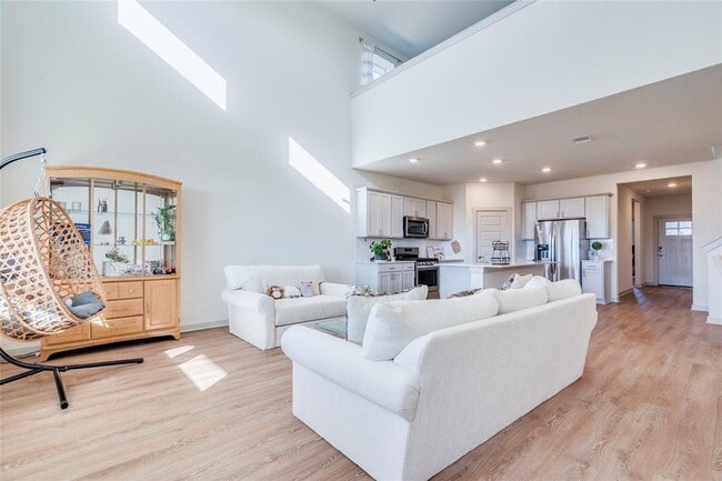 Building Photo - 10932 Defender Trl