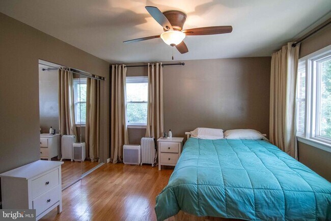 Building Photo - 2205 Parker Ave