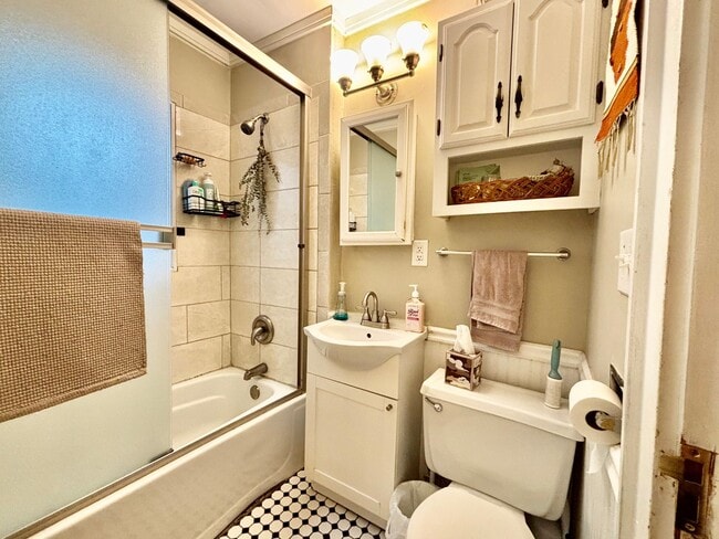 Building Photo - 5106 Baltimore Ave