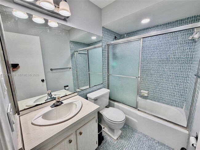 Building Photo - 2461 SW 82nd Ave