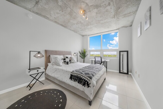 Building Photo - 3250 NE 1st Ave