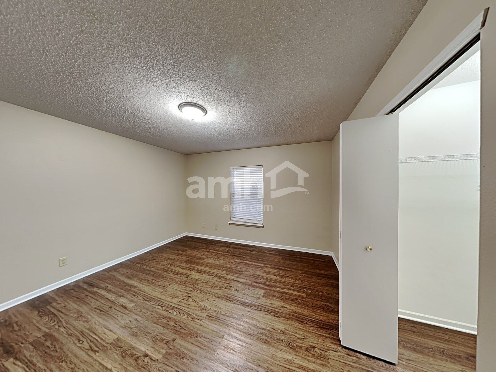 Building Photo - 8514 Bluff Point Dr