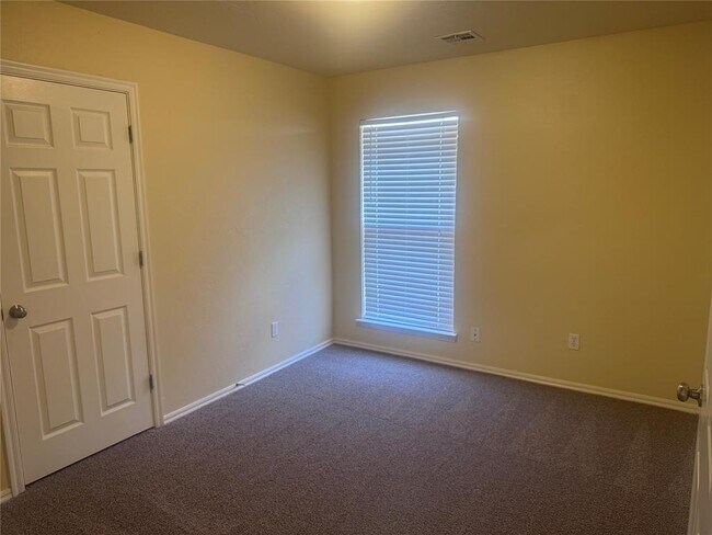 Building Photo - 9605 SW 16th St