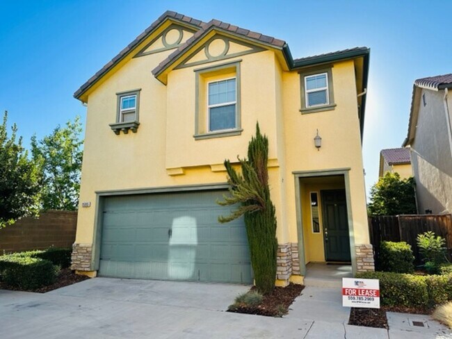 Primary Photo - $2,150 Harlan Ranch, 3 bd/ 2.5 bath - N. S...