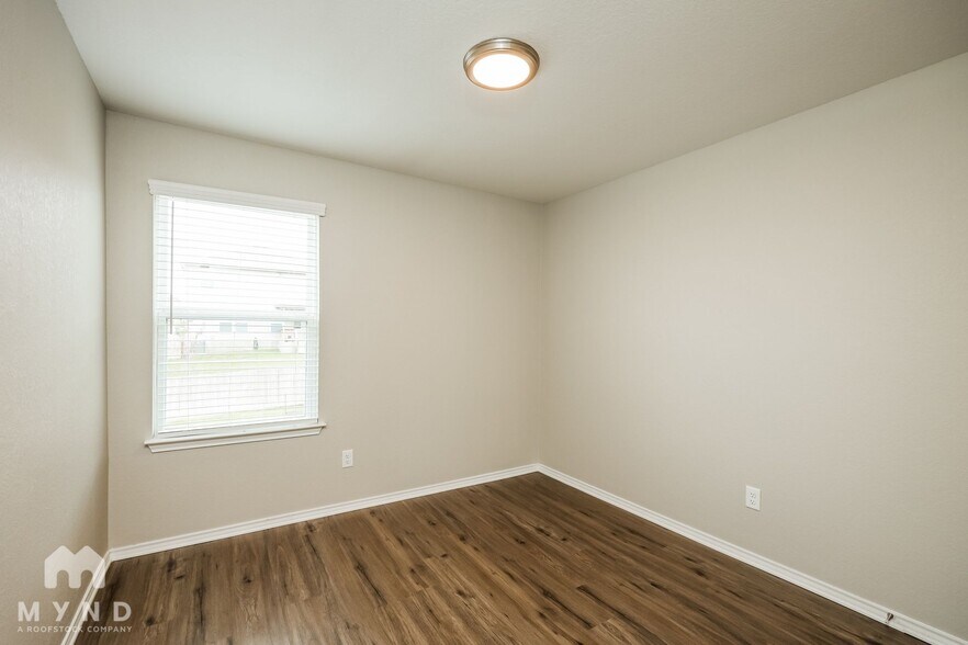 Building Photo - 10327 Dunlap