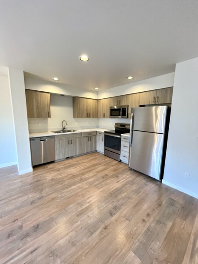 Building Photo - 2981 NE Canoe Ct