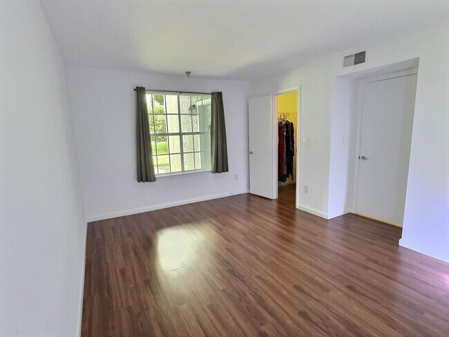 Building Photo - 1275 Crystal Way