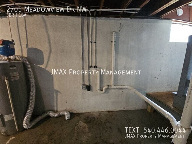 Building Photo - 2705 Meadowview Dr NW
