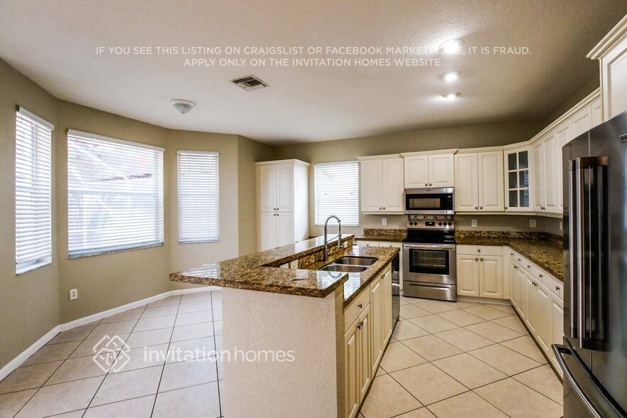 Building Photo - 7594 Oak Grove Cir