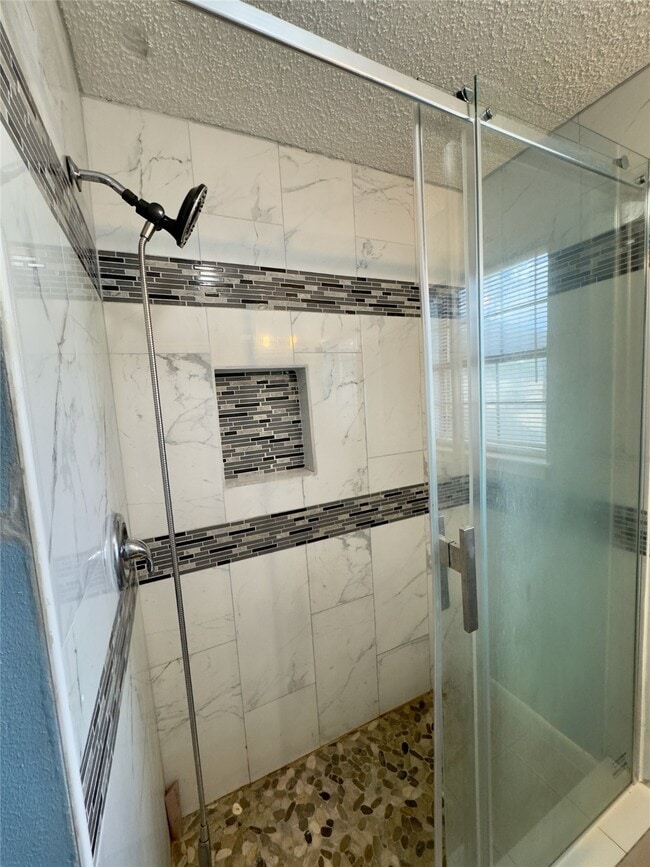 Building Photo - 22 Sue Ln