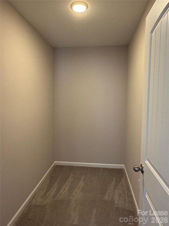 Building Photo - 408 S Elm St