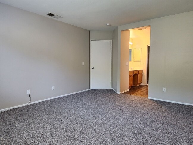 Building Photo - Great Single Story Home McVicker Canyon Hi...