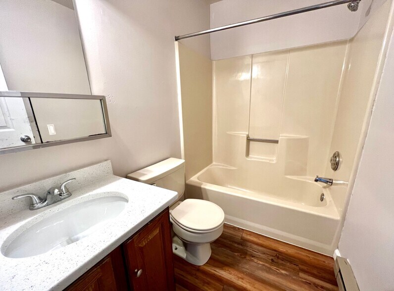 Bathroom in the Hallway (2nd Floor) - 1300 Arch St
