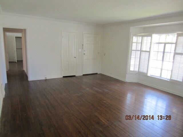 Building Photo - 1000 Tiverton Ave