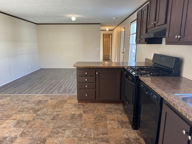 Building Photo - 48582 Lakeview E