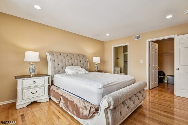 Building Photo - 29 Summerhill Dr