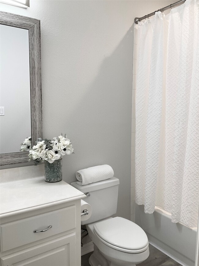 Building Photo - 25818 Overlake Dr