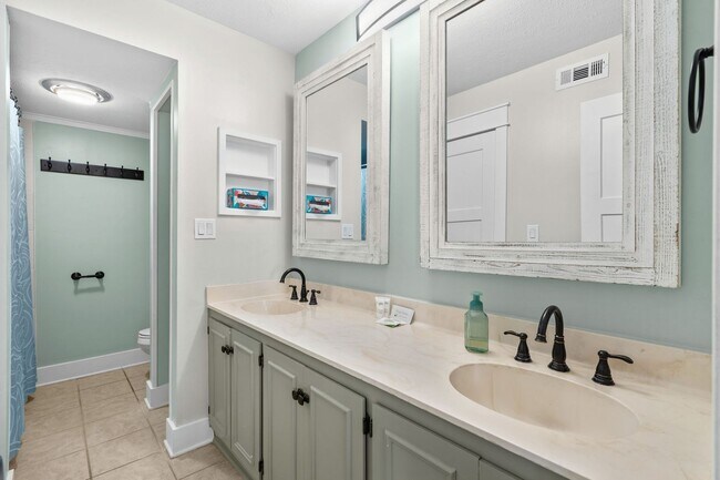 Building Photo - “Beachside Living – 2BR/2BA Condo with Ocean Views”