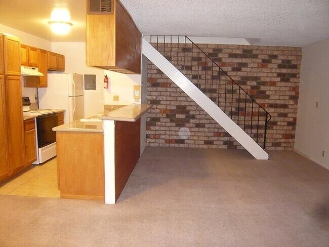 Building Photo - Walking distance to Union City Bart Station, Marina Food and Logan High