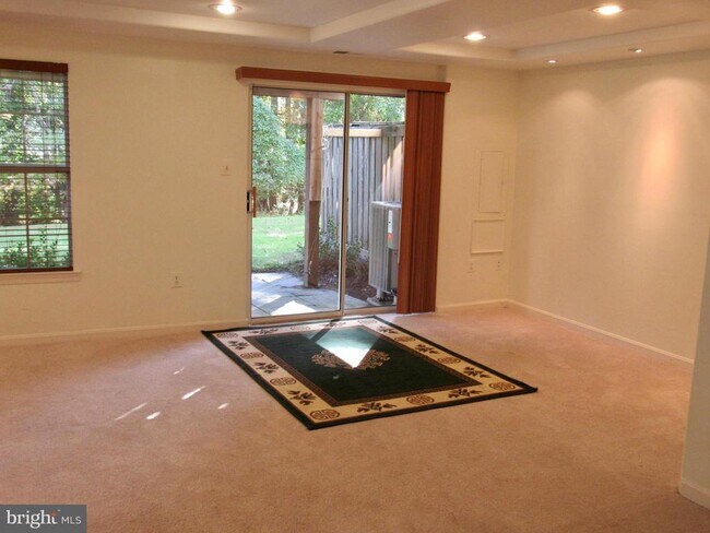 Building Photo - 14 Tivoli Lake Ct