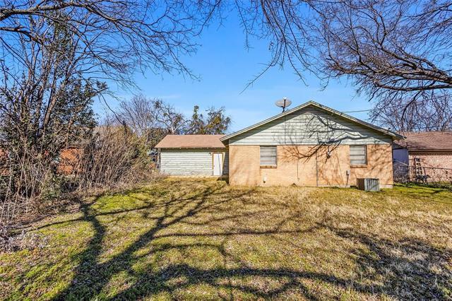 Building Photo - 724 E Mustang St