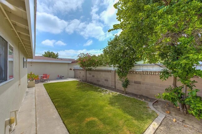 Building Photo - 13372 Springdale St