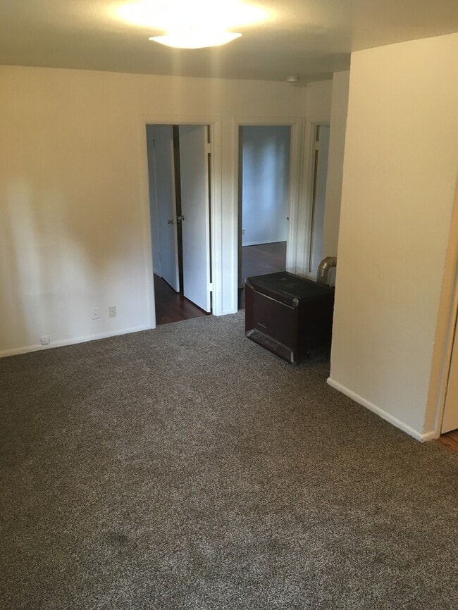 Building Photo - Tacoma/ Parkland duplex 2bdr 1 bath