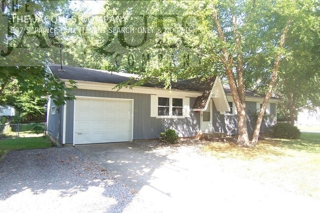 Building Photo - 307 S Prince Ln