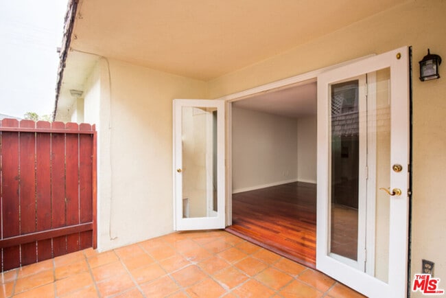 Building Photo - 2418 Graham Ave