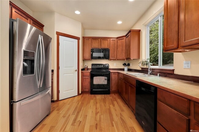 Building Photo - House for RENT:  Lynnwood/Brier 3 br - 2.5 bath  Dogs OK