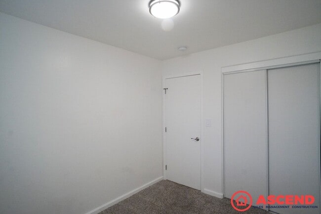 Building Photo - Beautiful Home Off Merle Haggard Dr!