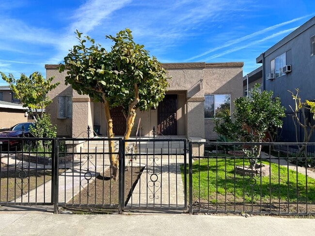 Building Photo - 2384 Linden Ave