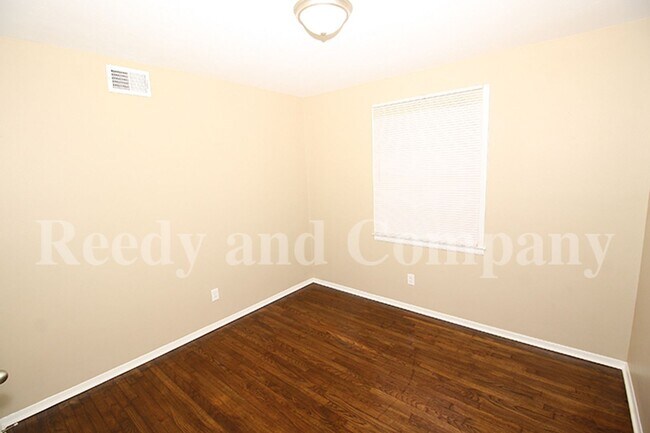 Building Photo - 1841 S Sutton Dr