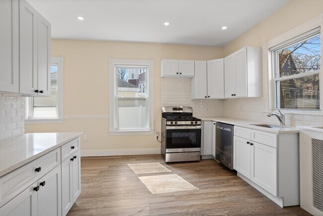 Primary Photo - 327 Ashmont St